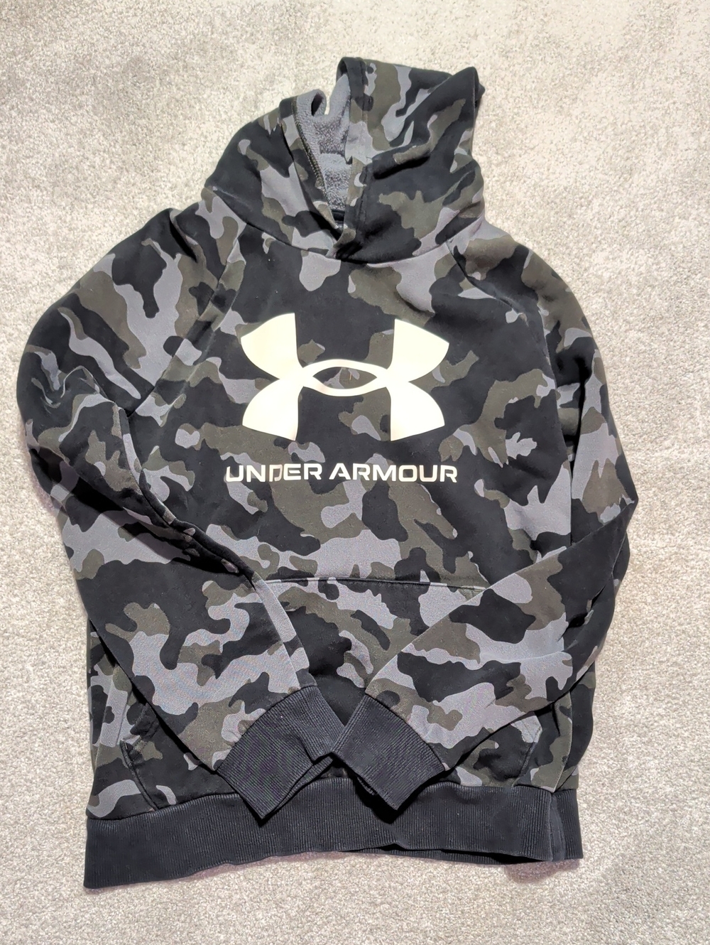 Under Armour Kid’s Black & Gray Camo Crewneck Hoodie Size YL (14-16)